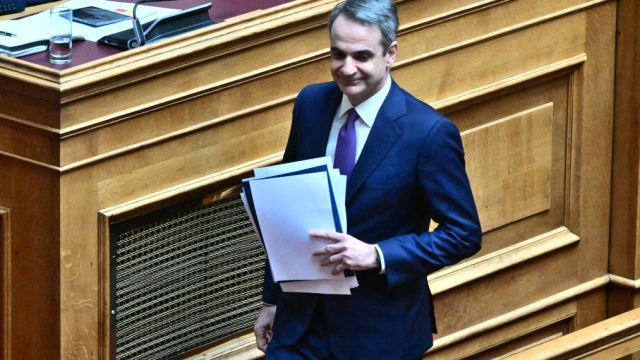 Ο Μητσοτάκης, τα ραντεβού με «αναποφάσιστους» βουλευτές και ο Τσίπρας
