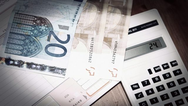 Φόροι: Ποιοι πρέπει να πληρωθούν έγκαιρα και ποιοι μένουν πίσω;