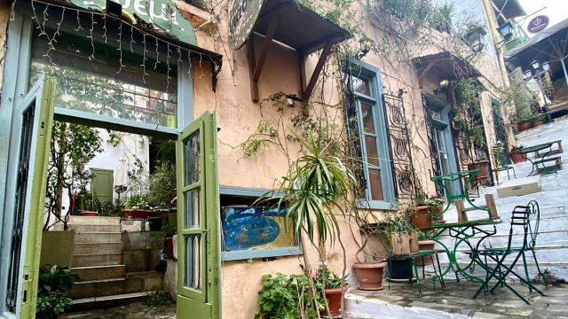 Τέλος εποχής για το «Γιασεμί»: Αυτό το μαγαζί ανοίγει στη θέση του στα ιστορικά πλακάκια της Πλάκας
