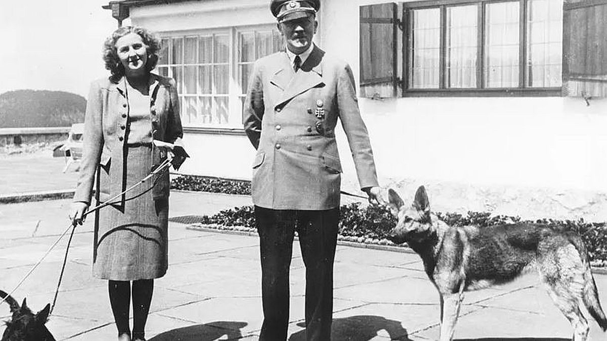 Σαν σήμερα, 30 Απριλίου 1945: Ο Αδόλφος Χίτλερ και η Εύα Μπράουν αυτοκτονούν με δηλητήριο, μια μέρα μετά τον γάμο τους