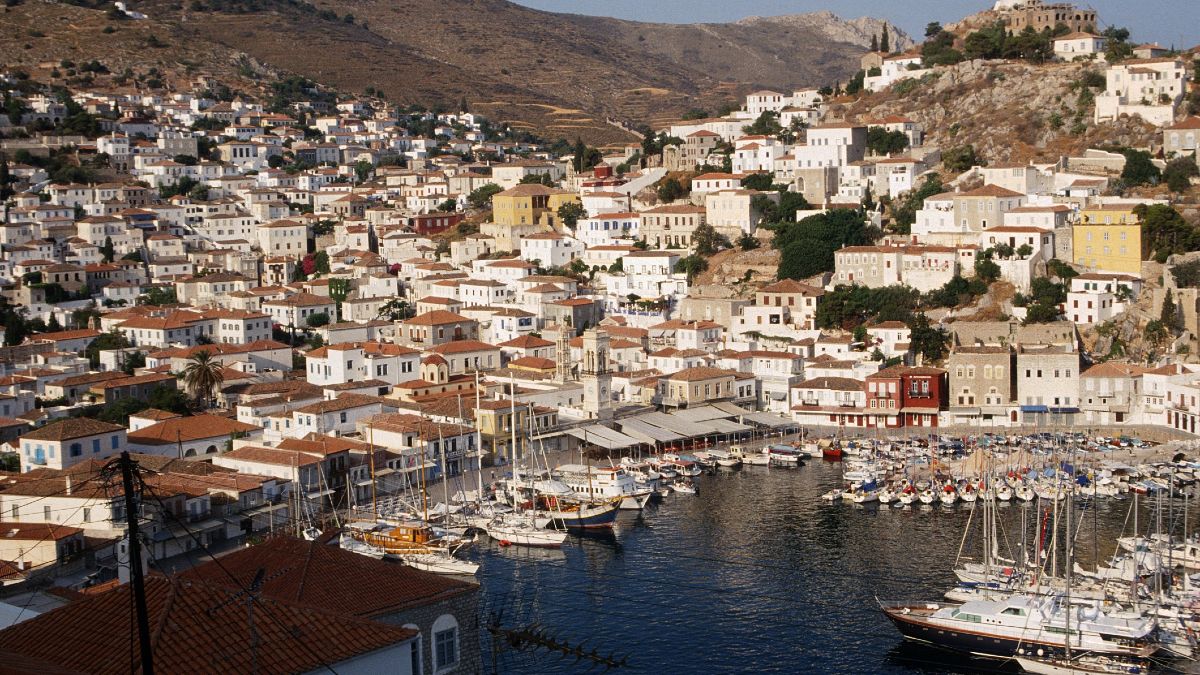 Κοσμοπολίτικη ατμόσφαιρα, περίφημα αρχοντικά: Το νησί – καταφύγιο για αστέρες από όλο τον κόσμο