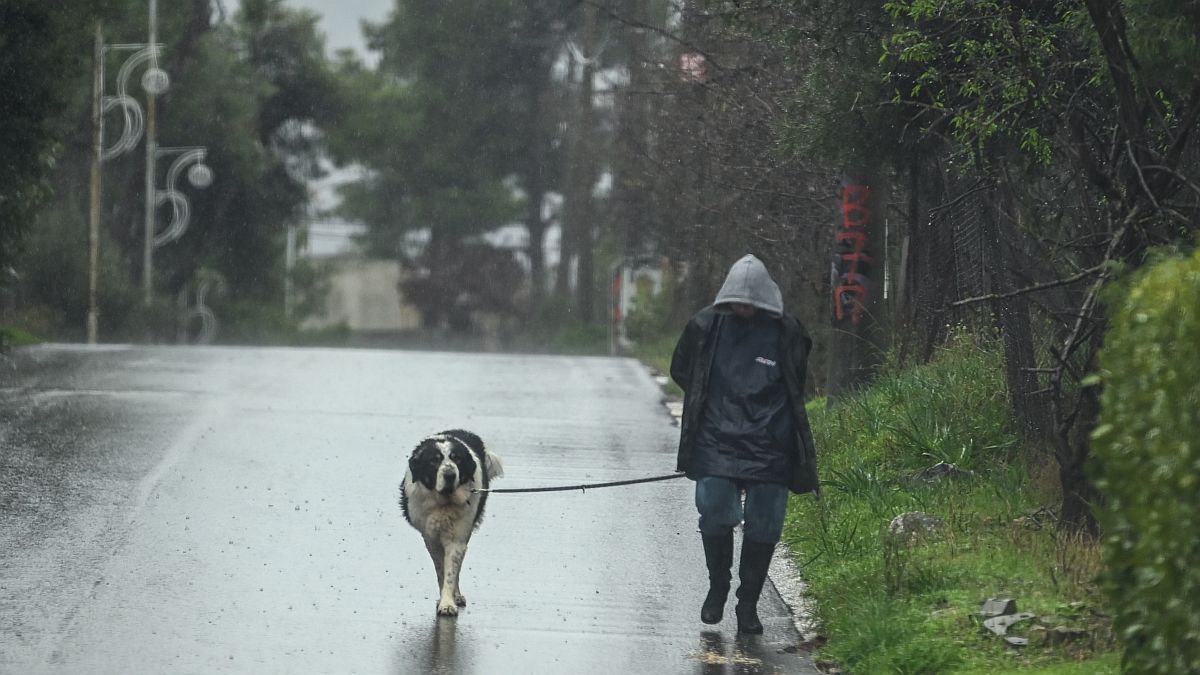 Καιρός σήμερα (04/04): Τι ώρα αναμένεται να ρίξει καταιγίδες στην Αττική;