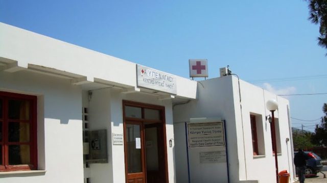 Τήνος: Συνοδός ασθενούς επιτέθηκε άγρια σε γιατρό