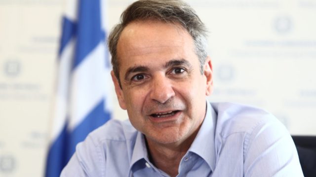 Τα μέτρα του Μητσοτάκη, τα ενοίκια και η «πασαρέλα» στην Σύρο
