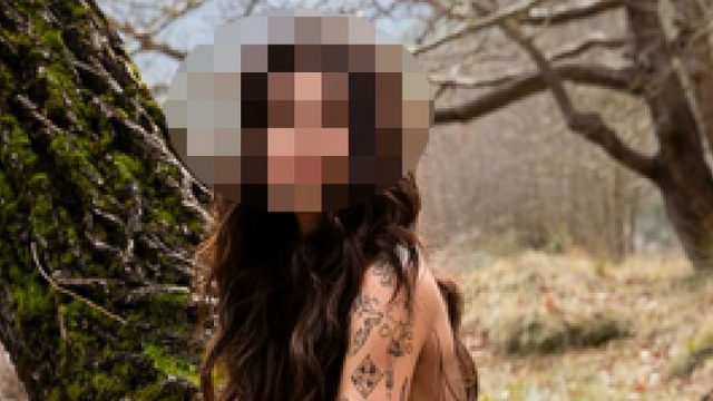 Πασίγνωστη παίκτρια του ελληνικού Survivor διαφημίζει γυμνή τα τατουάζ της! (ΦΩΤΟ)
