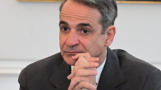 Ο Μητσοτάκης για τις κάλπες, ο Χρυσοχοΐδης και η «ησυχία» στο ΠΑΣΟΚ για την Μπατζελή
