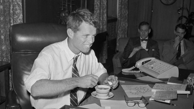 Φως στην υπόθεση RFK: Αποχαρακτηρίστηκαν χιλιάδες έγγραφα για τη δολοφονία του Ρόμπερτ Κένεντι