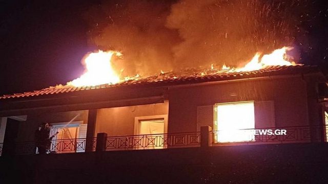 Θρίλερ στα Χανιά: Μεγάλη φωτιά σε σπίτι στη Σούδα