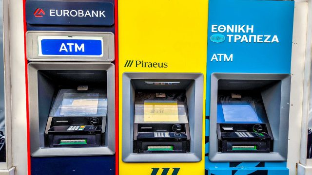 Συντάξεις Μαΐου 2025: Πότε μπαίνουν τα χρήματα στους λογαριασμούς σας; Αντίστροφη μέτρηση για τις πληρωμές