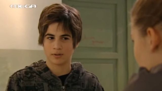 Το αγόρι της «Φίφης» από το «Ευτυχισμένοι Μαζί» παίζει στον «Άγιο Έρωτα» – Αγνώριστος 16 χρόνια μετά