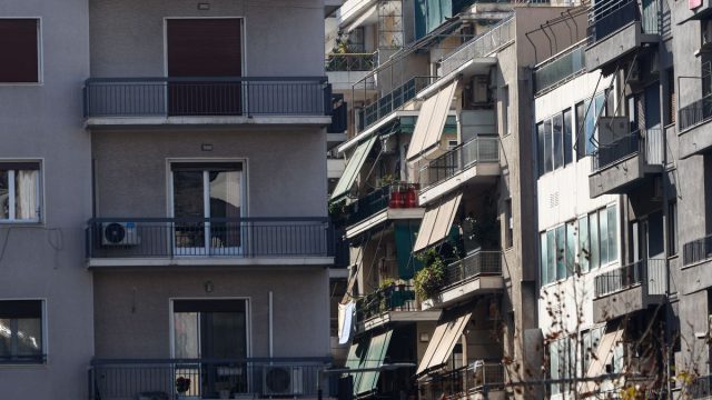 «Σπαζοκεφαλιά» για δυνατούς παίκτες παραμένει το στεγαστικό στη χώρα μας