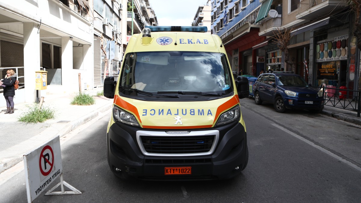 Σοβαροί τραυματισμοί από κροτίδες: Κινδυνεύει με ακρωτηριασμό 28χρονος – Στο νοσοκομείο 14χρονος