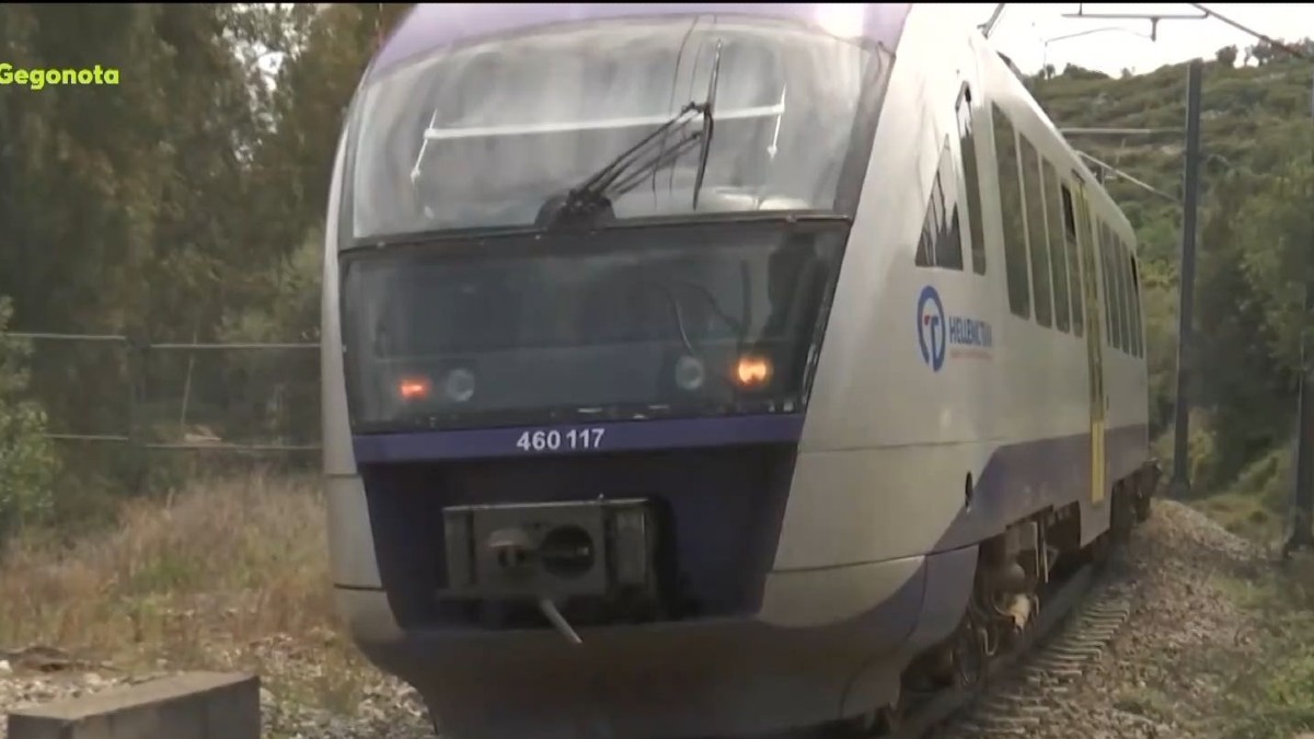 Παραλίγο νέα τραγωδία: Τρένο του Προαστιακού συγκρούστηκε με φορτηγό στην Αυλίδα