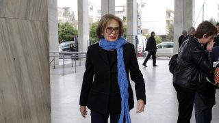 Δύσκολες στιγμές για τη Ρίκα Διαλυνά: Άμεσα στο νοσοκομείο μετά από πτώση που την έκοψε στα δύο