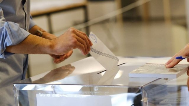 Το δεύτερο μέρος της δημοσκόπησης της Marc: Μεταναστευτικό, οικονομία και κυβερνητικές επιλογές απασχολούν τους πολίτες