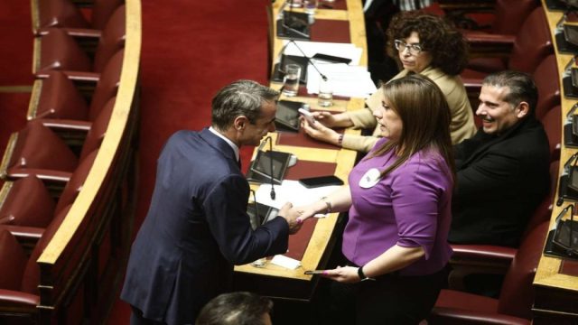 Δημοσκόπηση Interview: Ανεβαίνει ξανά η Νέα Δημοκρατία, τρίτη πίσω από το ΠΑΣΟΚ η Κωνσταντοπούλου