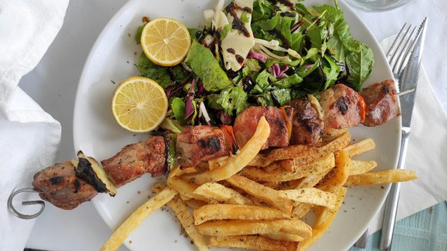 Προσοχή: Ο ΕΦΕΤ ανακαλεί σουβλάκι κοτόπουλο με πιπεριά – Βρέθηκε σαλμονέλα