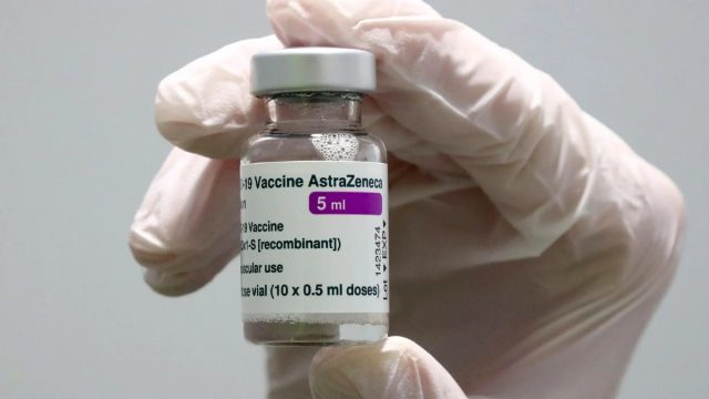 AstraZeneca: Απίστευτο κι όμως αληθινό – Δικαιώθηκε θύμα του εμβολίου στην Ελλάδα και πήρε αποζημίωση 50.000 ευρώ