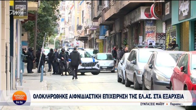 Λήξη συναγερμού στην αστυνομία: Ολοκληρώθηκε η επιχείρηση σε υπό κατάληψη κτίριο στα Εξάρχεια (Βίντεο)
