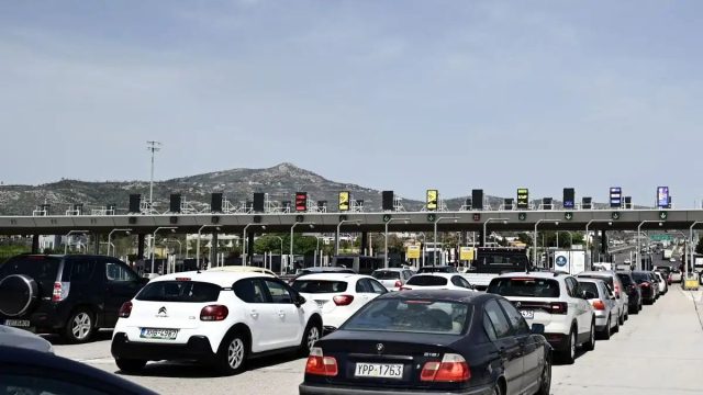 Η μεγάλη έξοδος του Πάσχα: Περισσότερα από 420.000 οχήματα εγκατέλειψαν την Αττική για τις γιορτές