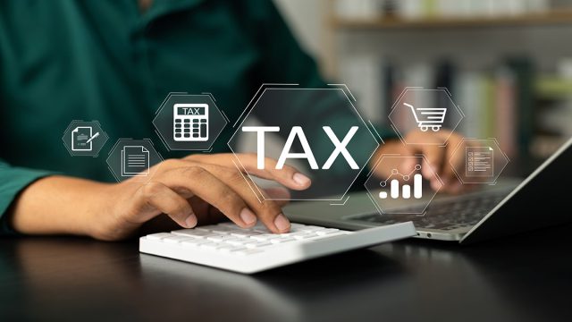 Φοροελαφρύνσεις και 13ος μισθός στο Δημόσιο: Οι κυβερνητικές εξαγγελίες που «χτίζουν» το πακέτο της ΔΕΘ