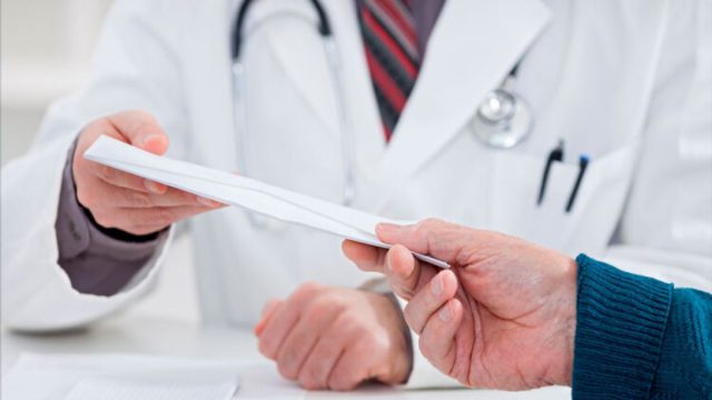 Συνελήφθη γιατρός στη Θεσσαλονίκη για «φακελάκι» – Είχε καταδικαστεί ξανά για το ίδιο αδίκημα