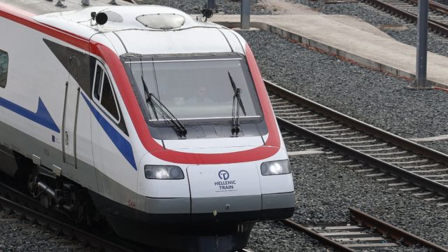 Μέσα στα χάλια του σιδηροδρόμου, η Hellenic Train προτείνει κατάργηση του δεύτερου μηχανοδηγού!