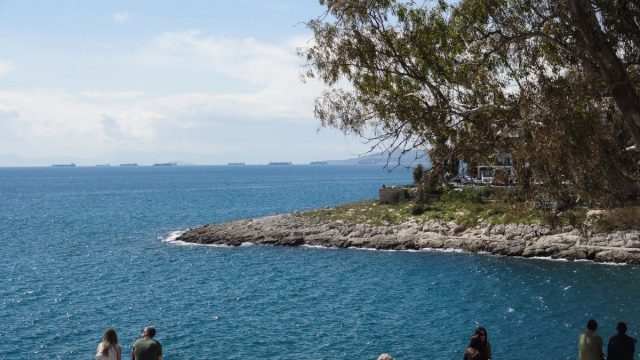 Καιρός σήμερα 13/4: Ώρα για… έξοδο με μικρό καλοκαιράκι – Η εξέλιξη έως το Πάσχα σύμφωνα με Καλλιάνο και Αρνιακό