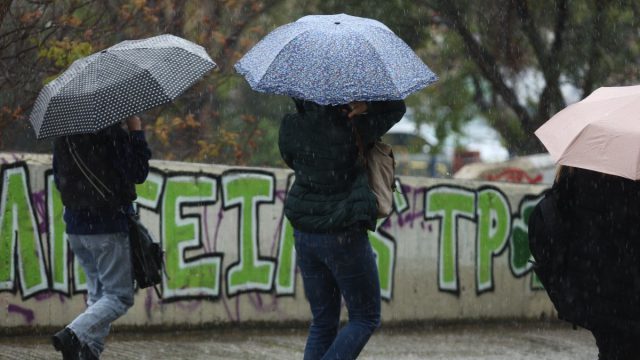 Καιρός σήμερα 4/4: Απριλιανό ψύχος… με χιόνια – Μέχρι πότε παραμένει η ψυχρή εισβολή σύμφωνα με Αρναούτογλου και Μαρουσάκη