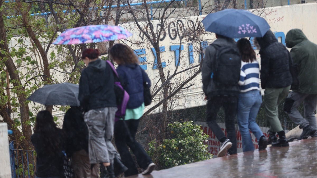 Καιρός: Η «ψυχρή εισβολή» συνεχίζεται αλλά θα δώσει τη θέση της στα 30άρια – Η εκτίμηση Αρνιακού και Μαρουσάκη