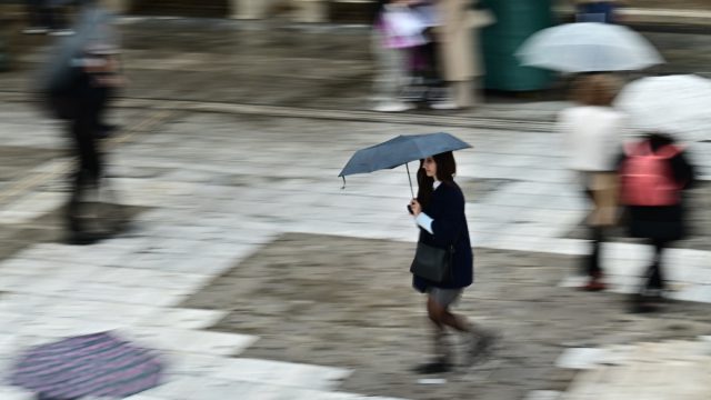 Καιρός σήμερα 24/4: Βροχές και καταιγίδες με την Αττική στο κάδρο – Τι λένε Αρνιακός και Καλλιάνος