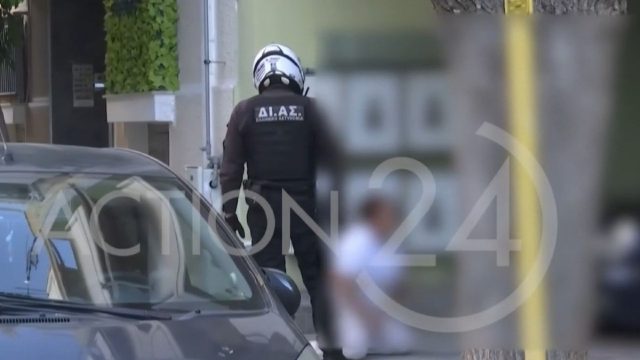 Μαφιόζικη εκτέλεση στην Καλλιθέα: Η σπαρακτική στιγμή όπου η σύζυγος του θύματος καταρρέει – Ποιος ήταν ο 42χρονος που δολοφονήθηκε