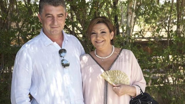 Γιώργος Καραϊβάζ: «Τσακίζει καρδιές» η σύζυγός του – «Μου λείπει η αγκαλιά του, έχω κολλήσει στη μέρα που μου τον πήραν»