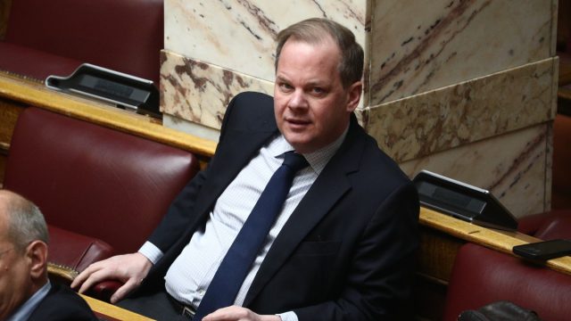 Τέμπη: «Καίγεται» ο Καραμανλής για το σιδηρόδρομο – Γνώριζε τα προβλήματα ασφαλείας από το 2021