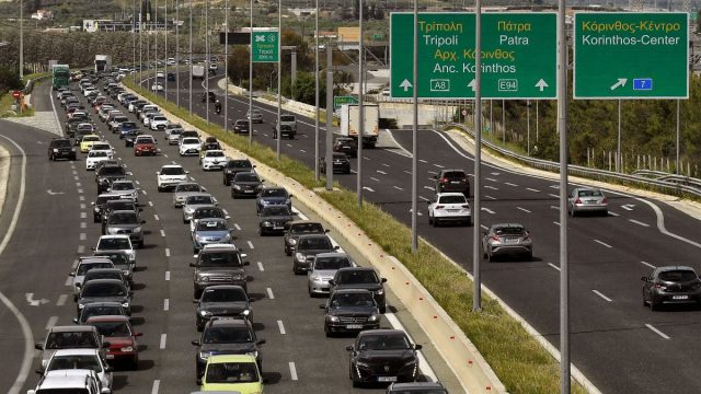 Επιστρέφουν οι εκδρομείς του Πάσχα: Ουρές στα διόδια – Πού υπάρχουν καθυστερήσεις