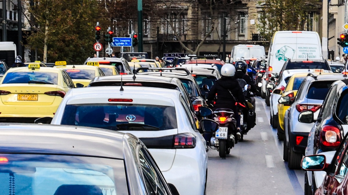 Κίνηση στους δρόμους (25/4): Μποτιλιάρισμα σε κέντρο και λιμάνι Πειραιά – Καθυστερήσεις στην Αττική Οδό