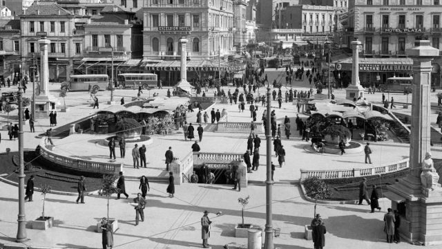 Κουίζ για την παλιά Αθήνα: Μπορείτε να αναγνωρίσετε την πλατεία της φωτογραφίας;