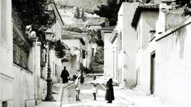 Κουίζ για την παλιά Αθήνα: Μπορείτε να αναγνωρίσετε τον δρόμο της φωτογραφίας;