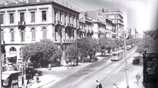 Κουίζ για την παλιά Αθήνα: Έχεις περάσει σίγουρα από την οδό της φωτογραφίας – Μπορείς να την αναγνωρίσεις;