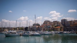 Θρήνος στο Ηράκλειο: Οδηγός έχασε τη ζωή του όταν το αυτοκίνητό του βυθίστηκε στο λιμάνι