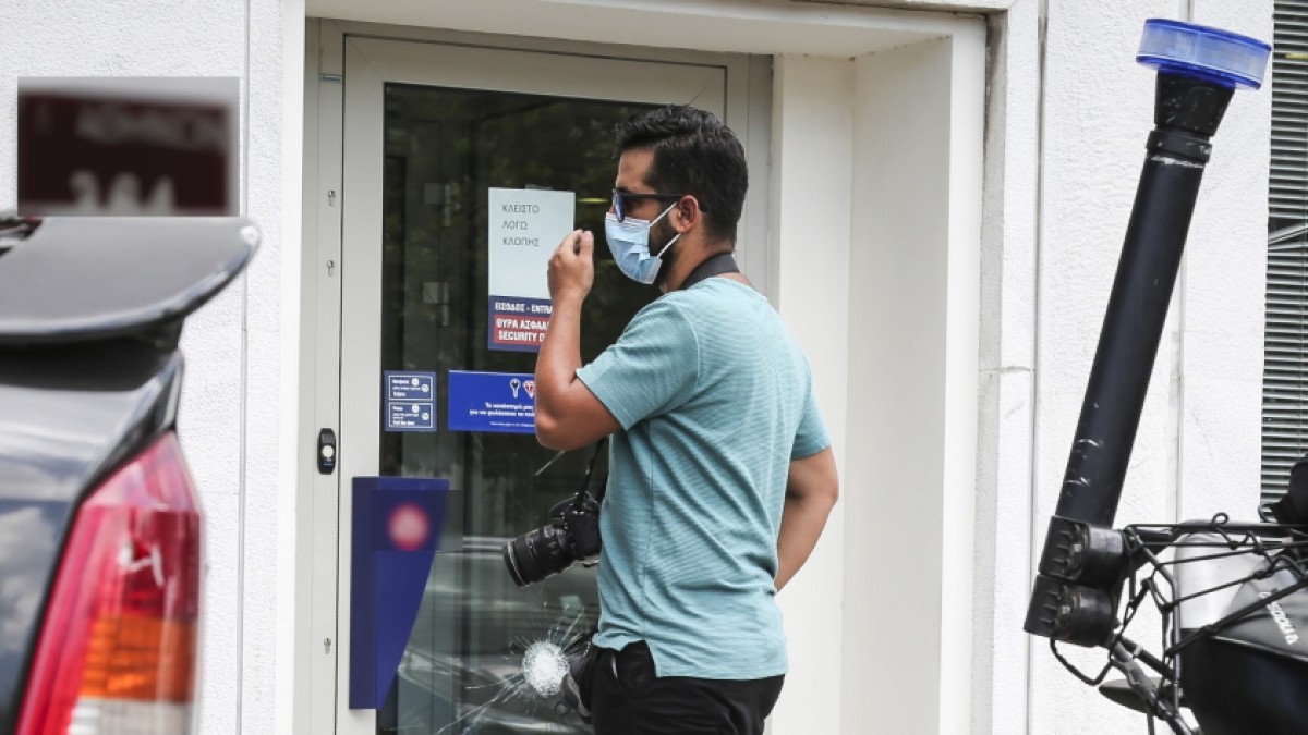 Μεσολόγγι: Άρωμα… τρομοκρατίας στη ληστεία της τράπεζας – Η κίνηση της διευθύντριας που τους καθυστέρησε και τι ψάχνει η Αστυνομία