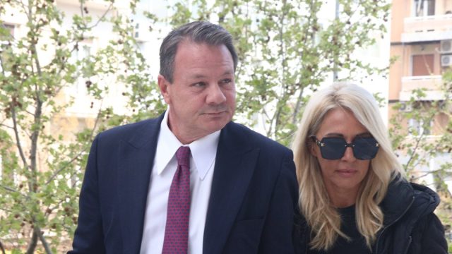 Δε δίστασε ο Απόστολος Λύτρας: Με την νέα του σύντροφο στη δίκη με την Πολυζωγοπούλου