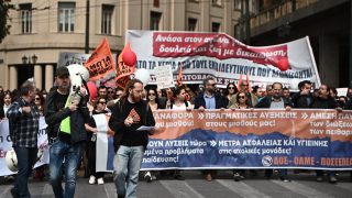 Απαίτηση για 13ο και 14ο μισθό στο Δημόσιο: Ο λόγος που η κυβέρνηση αρνείται να τους δώσει