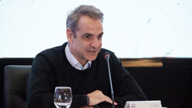 Το «μαστίγιο» του Μητσοτάκη προς τους υπουργούς, η συνεργασία ΝΔ-ΠΑΣΟΚ, ο φόβος επιστροφής στη δραχμή και οι προοπτικές για τις τραπεζικές χρεώσεις