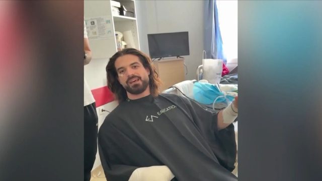 Ο Άρης Μουγκοπέτρος συγκλονίζει ξανά: «Θα παίξω κλαρίνο έστω και με το ένα χέρι»