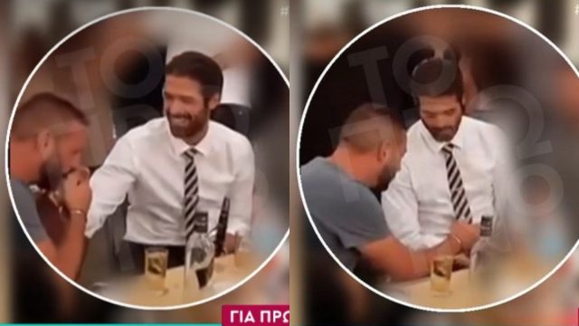 Άρης Μουγκοπέτρος: Βίντεο – ντοκουμέντο από τη στιγμή που ο παιδικός του φίλος του φιλάει τα χέρια