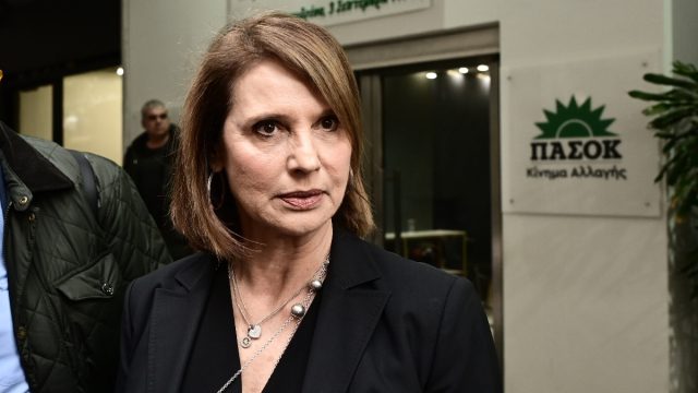 ΠΑΣΟΚ: Διαγράφεται για 1 χρόνο η Μπατζελή
