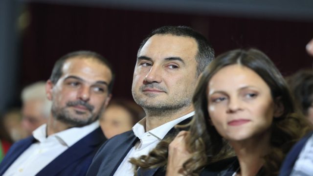 Νέα Αριστερά: Συμβιβασμός αντί ρήξης – Προσωρινή αποφυγή της διάσπασης