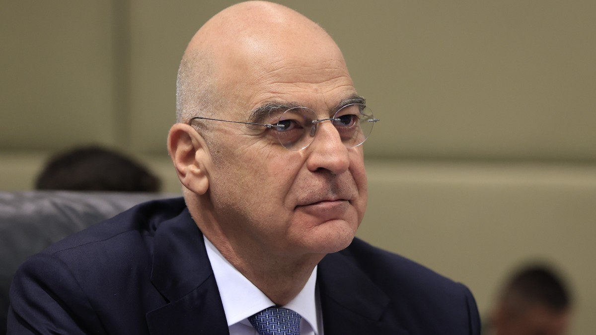 Τα αλλάζει όλα ο Δένδιας: Θητεία μόνο στο Στρατό Ξηράς – Αύξηση μισθού στους στρατεύσιμους έως 100 ευρώ