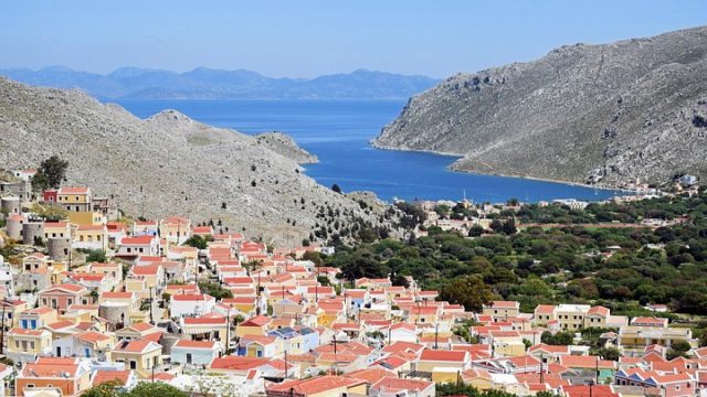 Συναγερμός στον τουριστικό κλάδο: 120 ξενοδοχεία και καταλύματα στα νησιά πωλούνται μέσα σε έναν μήνα